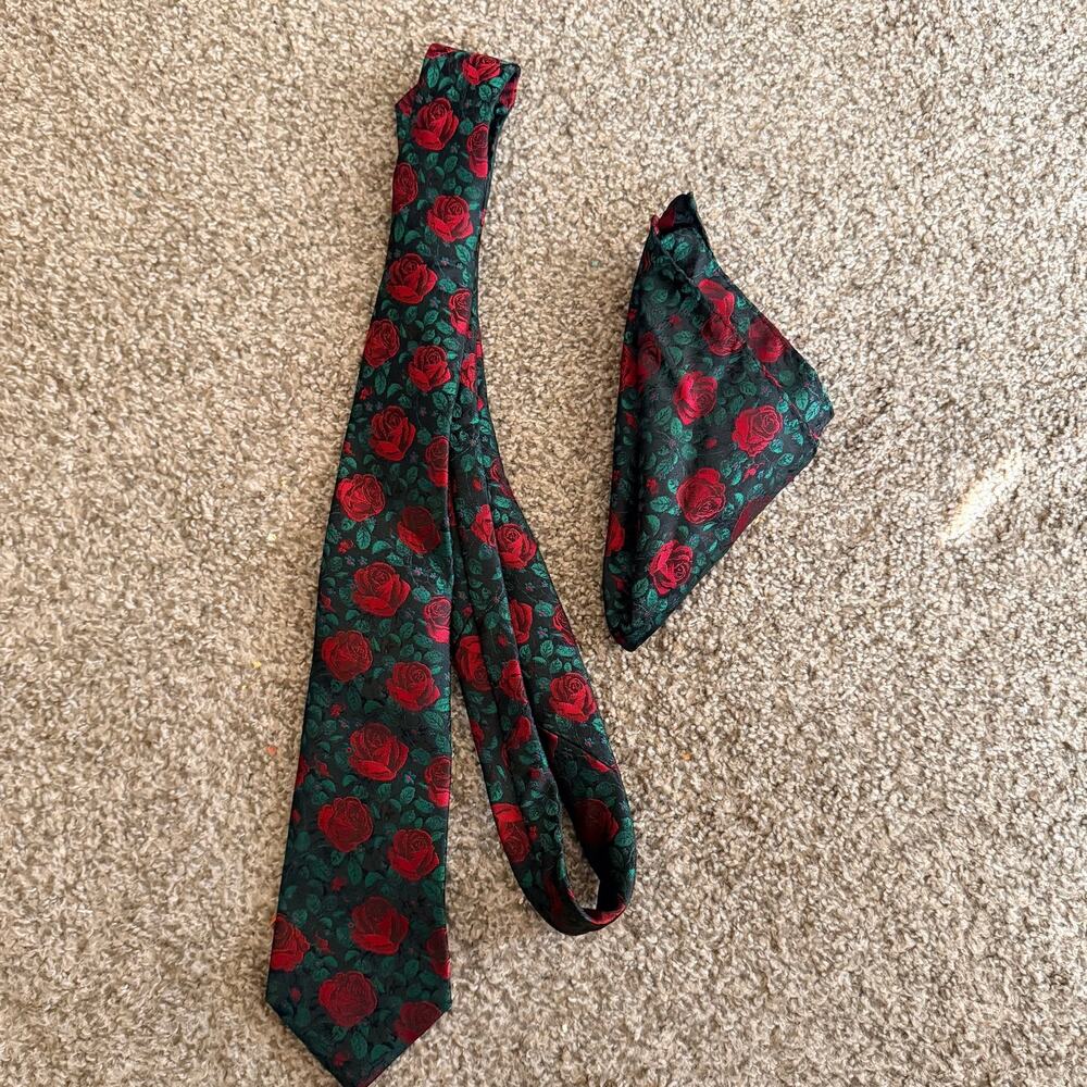 Hisdern Neck Tie and Pocket Square Matching Red Green Roses